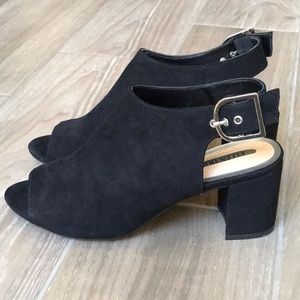 ELLEN TRACY Ankle Strap Peep-Toe Heels